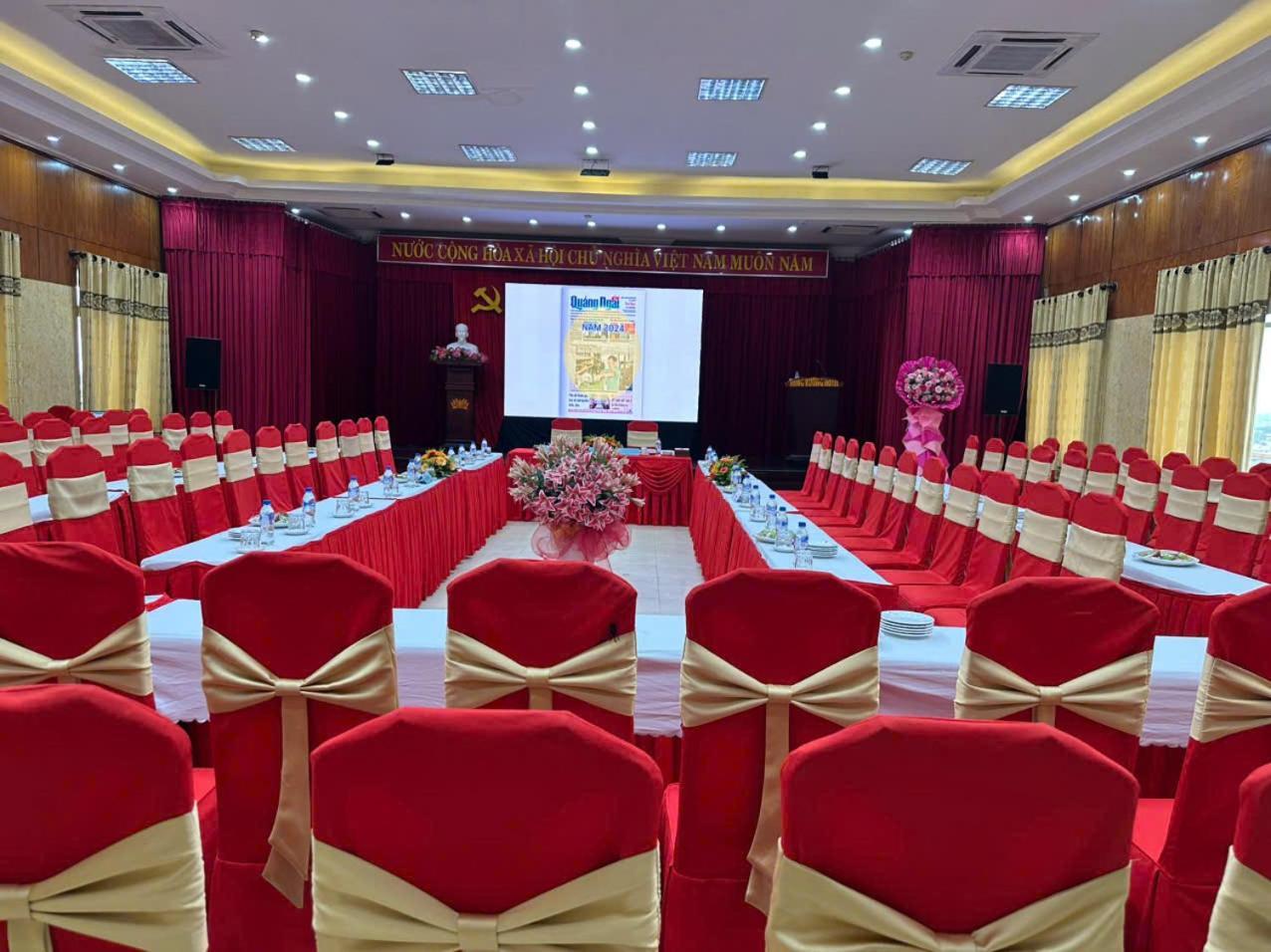 Khach San Hung Vuong Quang Ngai Hotel Buitenkant foto